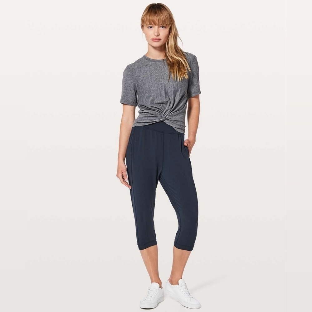 Lululemon Rejuvenate Crop *18"True Navy
